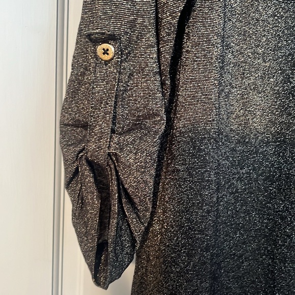 3/4 sleeve | gold and black | blouse | Size Medium - Picture 2 of 6